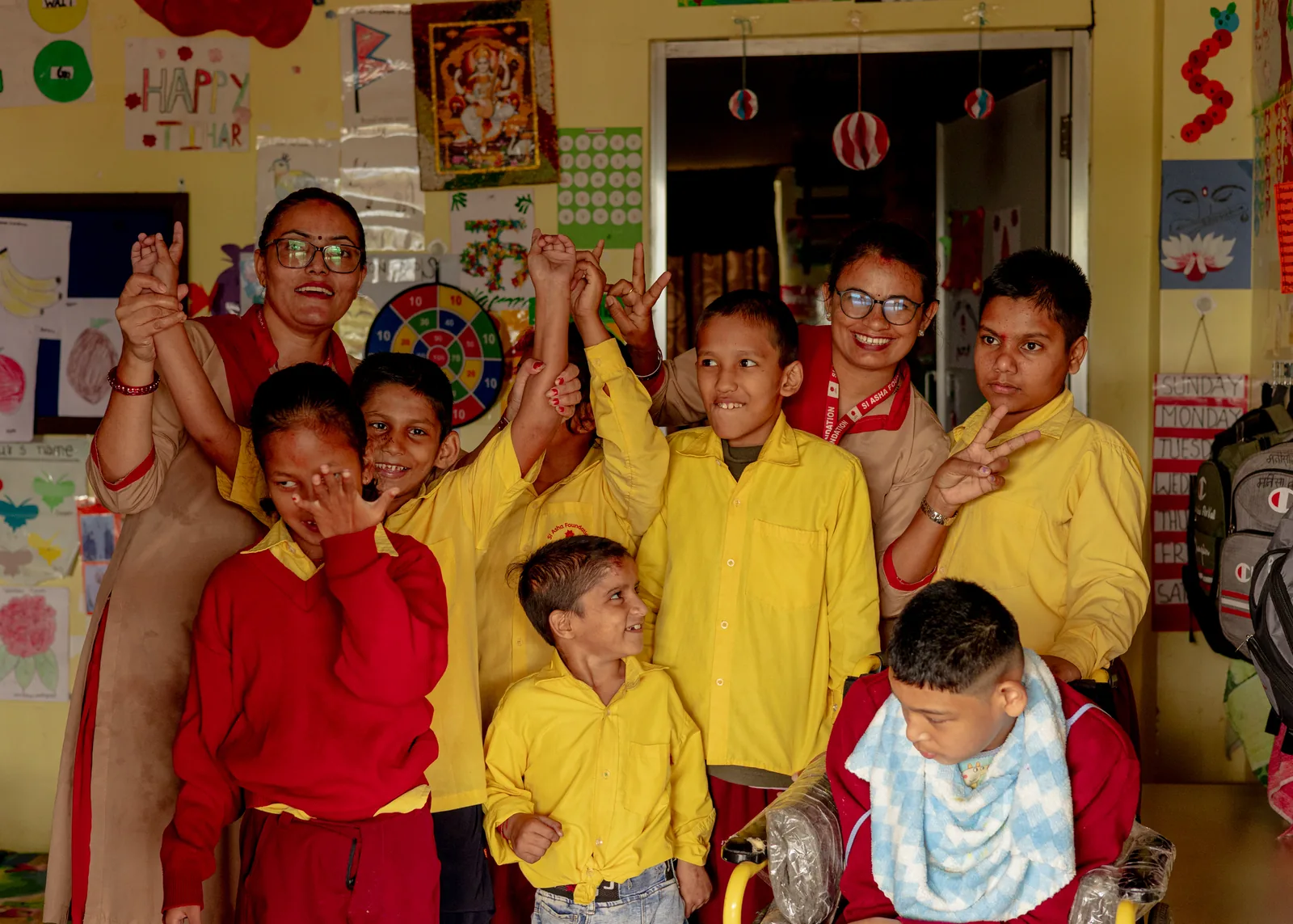 Si Asha Foundation team and school community